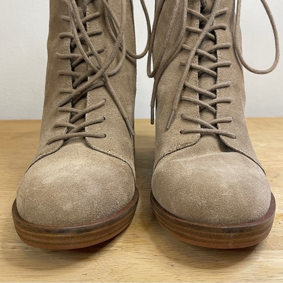 Vince Camuto Kymra Suede Neutral Taupe Heeled Boots Ankle Booties Size 9.5 - Picture 6 of 16